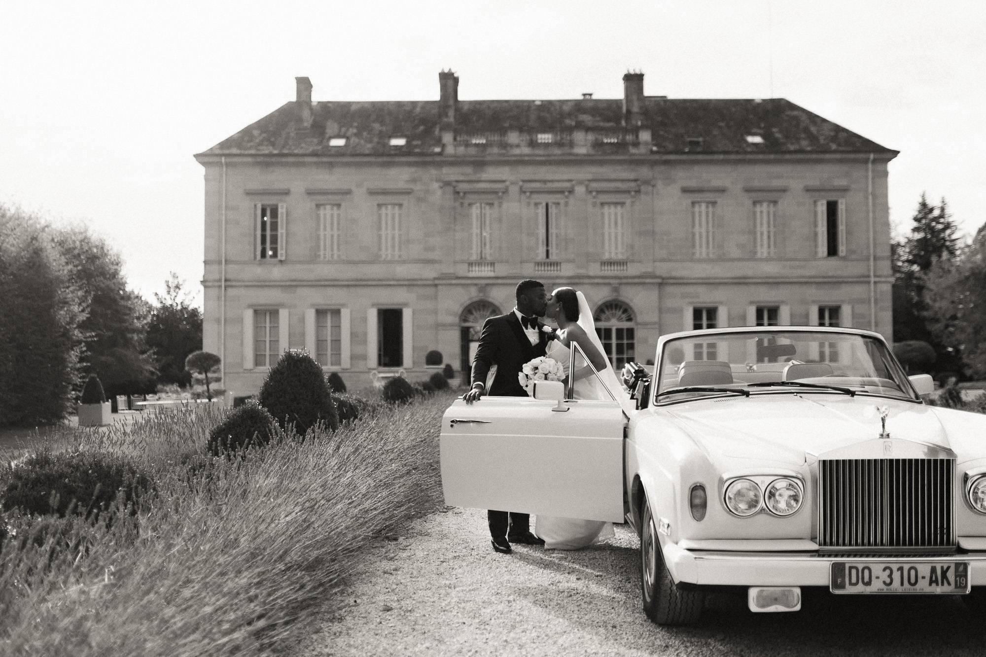 Love Stories Photographer 15 Mariage Château la Durantie destination wedding photographer Dordogne Périgord photographe